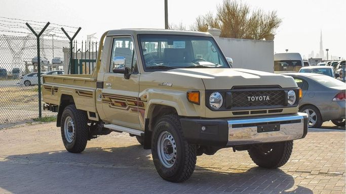 Новый Toyota Land Cruiser 70 Series Рестайлинг 2, 4.0 л, 2024 в Дубае от Atlantis Motors FZE Бежевый цвет. GCC | AUTO.AE | Объявление #265334