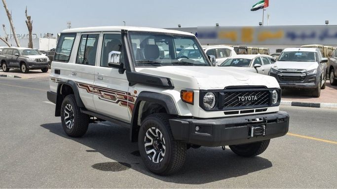 Новый Toyota Land Cruiser 70 Series Рестайлинг 2, 4.0 л, 2024 в Дубае от Atlantis Motors FZE Белый цвет. GCC | AUTO.AE | Объявление #265340