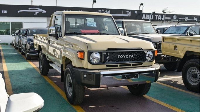 Новый Toyota Land Cruiser 70 Series Рестайлинг 2, 4.0 л, 2024 в Дубае от Atlantis Motors FZE Бежевый цвет. GCC | AUTO.AE | Объявление #265352