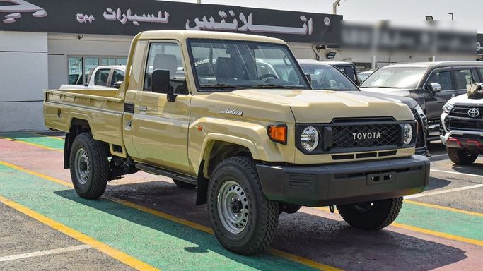 Новый Toyota Land Cruiser 70 Series Рестайлинг 2, 4.0 л, 2024 в Дубае от Atlantis Motors FZE Бежевый цвет. GCC | AUTO.AE | Объявление #265399