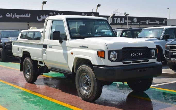 Новый Toyota Land Cruiser 70 Series Рестайлинг 2, 4.0 л, 2024 в Дубае от Atlantis Motors FZE Белый цвет. GCC | AUTO.AE | Объявление #265406