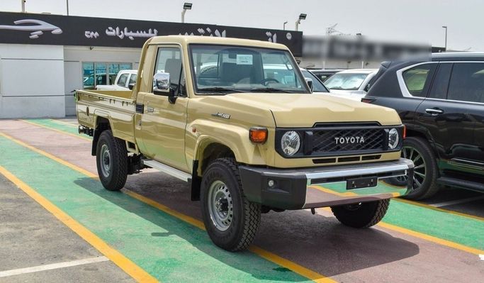 Новый Toyota Land Cruiser 70 Series Рестайлинг 2, 4.0 л, 2024 в Дубае от Atlantis Motors FZE Бежевый цвет. GCC | AUTO.AE | Объявление #265415