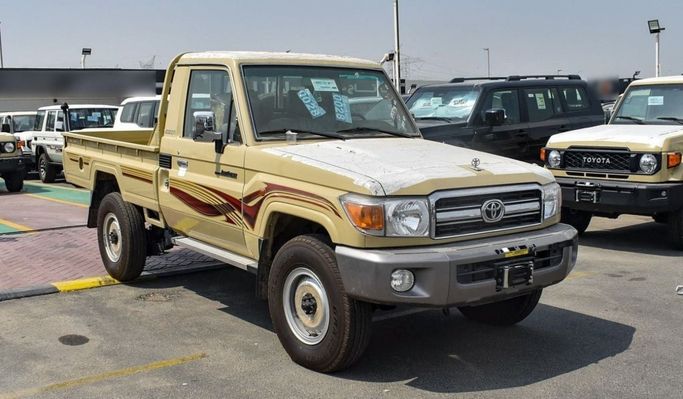 Подержанный Toyota Land Cruiser 70 Series Рестайлинг 1, 4.5 л, 2009 в Дубае от Atlantis Motors FZE Бежевый цвет. GCC | AUTO.AE | Объявление #265424