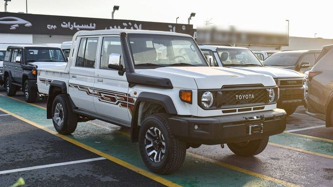 Новый Toyota Land Cruiser 70 Series Рестайлинг 2, 4.0 л, 2024 в Дубае от Atlantis Motors FZE Белый цвет. GCC | AUTO.AE | Объявление #265436