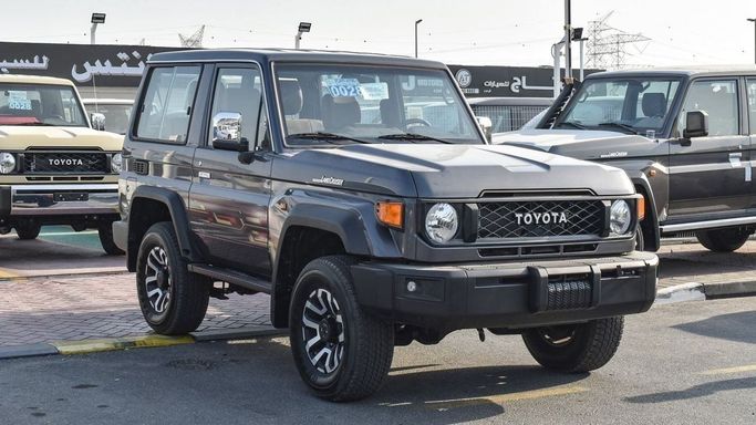 Новый Toyota Land Cruiser 70 Series Рестайлинг 2, 4.0 л, 2024 в Дубае от Atlantis Motors FZE Серый цвет. GCC | AUTO.AE | Объявление #265437