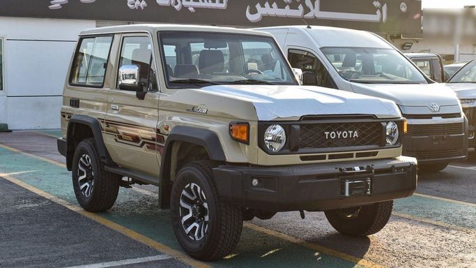 Новый Toyota Land Cruiser 70 Series Рестайлинг 2, 4.0 л, 2024 в Дубае от Atlantis Motors FZE Бежевый цвет. GCC | AUTO.AE | Объявление #265443