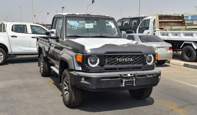 Новый Toyota Land Cruiser 70 Series Рестайлинг 2, 4.0 л, 2024 в Дубае от Atlantis Motors FZE Серый цвет. GCC | AUTO.AE | Объявление #265461