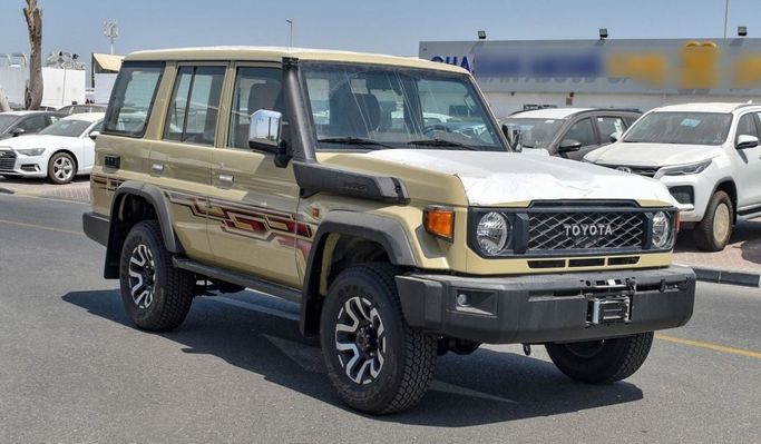 جديدة Toyota Land Cruiser 70 Series 70 Series Facelift 2, 4.0 l, 2024 في في دبي من Atlantis Motors FZE، اللون بيج. مواصفات الخليج | AUTO.AE | إعلان #265462