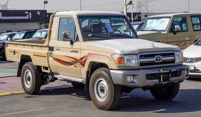 Подержанный Toyota Land Cruiser 70 Series Рестайлинг 1, 4.5 л, 2009 в Дубае от Atlantis Motors FZE Бежевый цвет. GCC | AUTO.AE | Объявление #265464
