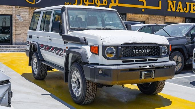 جديدة Toyota Land Cruiser 70 Series 70 Series Facelift 2, 4.0 l, 2026 في في دبي من Najem Motors، اللون أبيض. مواصفات الخليج | AUTO.AE | إعلان #265627