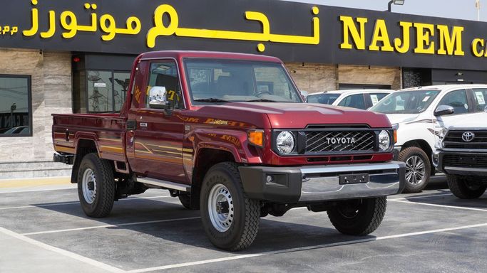 Новый Toyota Land Cruiser 70 Series Рестайлинг 2, 4.0 л, 2025 в Дубае от Najem Motors Бордовый цвет. GCC | AUTO.AE | Объявление #265669