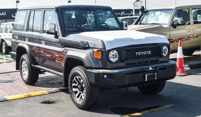 جديدة Toyota Land Cruiser 70 Series 70 Series Facelift 2, 4.0 l, 2024 في في دبي من Atlantis Motors FZE، اللون رمادي. مواصفات الخليج | AUTO.AE | إعلان #265843