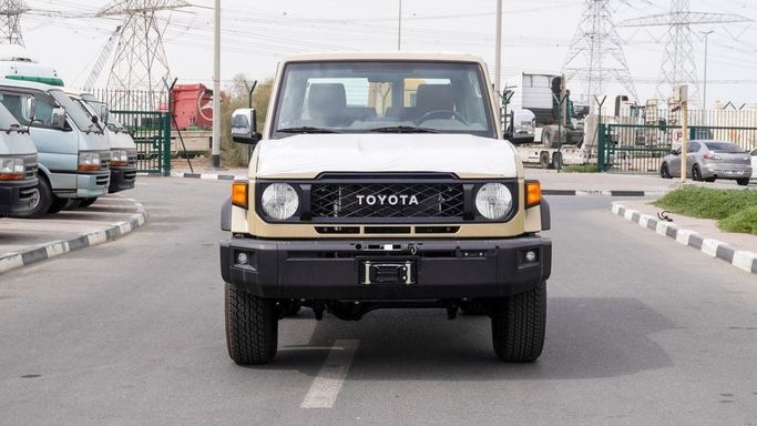 Новый Toyota Land Cruiser 70 Series Рестайлинг 2, 4.0 л, 2024 в Дубае от Atlantis Motors FZE Светло-коричневый цвет. GCC | AUTO.AE | Объявление #265847