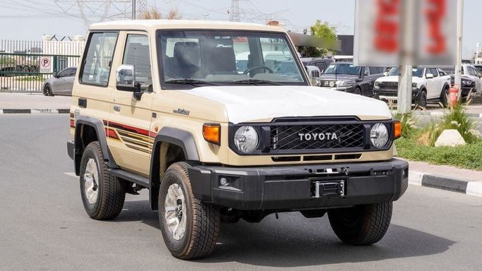 Новый Toyota Land Cruiser 70 Series Рестайлинг 2, 4.0 л, 2025 в Дубае от Atlantis Motors FZE Бежевый цвет. GCC | AUTO.AE | Объявление #265848