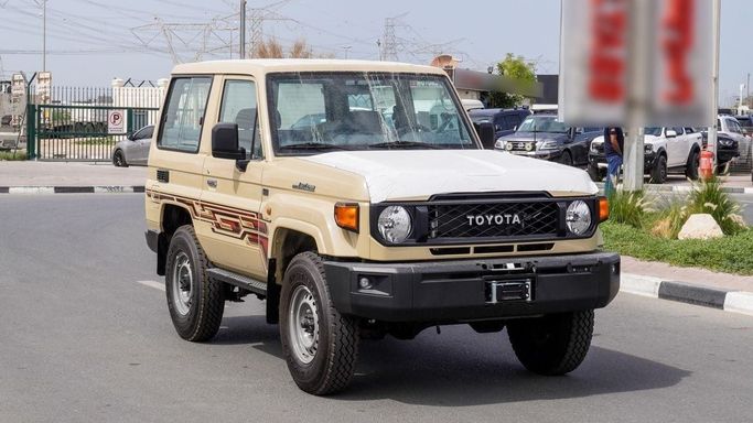 Новый Toyota Land Cruiser 70 Series Рестайлинг 2, 4.0 л, 2025 в Дубае от Atlantis Motors FZE Светло-коричневый цвет. GCC | AUTO.AE | Объявление #265850