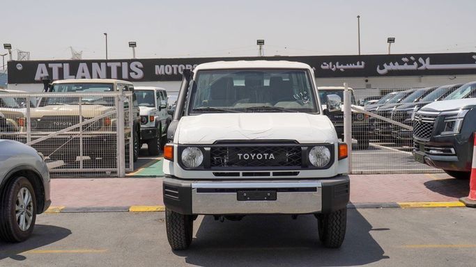 Новый Toyota Land Cruiser 70 Series Рестайлинг 2, 4.0 л, 2025 в Дубае от Atlantis Motors FZE Белый цвет. GCC | AUTO.AE | Объявление #265933
