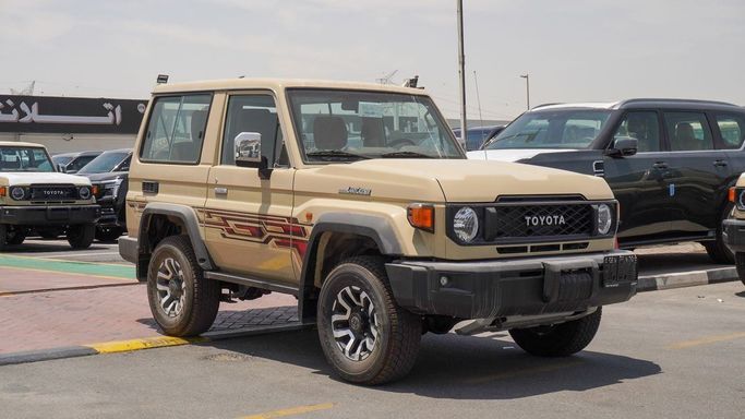 جديدة Toyota Land Cruiser 70 Series 70 Series Facelift 2, 4.0 l, 2024 في في دبي من Atlantis Motors FZE، اللون بيج. مواصفات الخليج | AUTO.AE | إعلان #265934