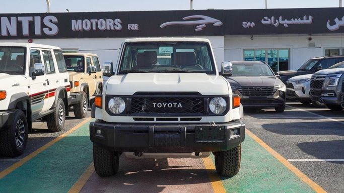 Новый Toyota Land Cruiser 70 Series Рестайлинг 2, 4.0 л, 2024 в Дубае от Atlantis Motors FZE Белый цвет. GCC | AUTO.AE | Объявление #265938