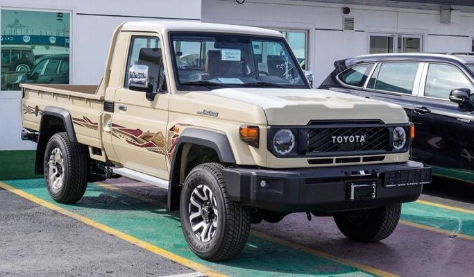 Новый Toyota Land Cruiser 70 Series Рестайлинг 2, 4.0 л, 2025 в Дубае от Atlantis Motors FZE Светло-коричневый цвет. GCC | AUTO.AE | Объявление #265943