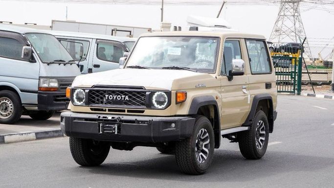 Новый Toyota Land Cruiser 70 Series Рестайлинг 2, 4.0 л, 2025 в Дубае от Atlantis Motors FZE Бежевый цвет. GCC | AUTO.AE | Объявление #265970