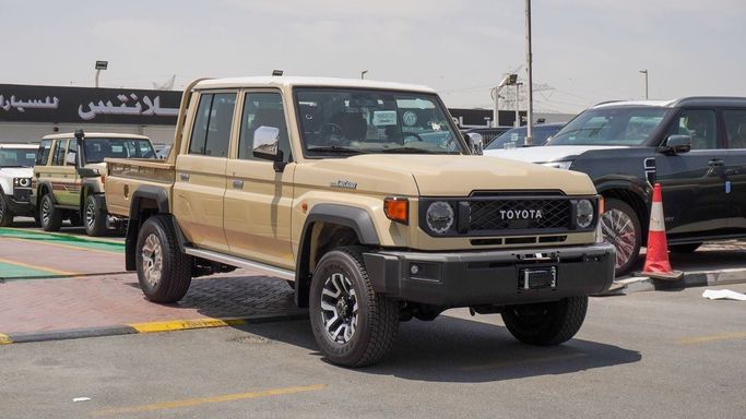 Новый Toyota Land Cruiser 70 Series Рестайлинг 2, 2.8 л, 2025 в Дубае от Atlantis Motors FZE Бежевый цвет. GCC | AUTO.AE | Объявление #265971