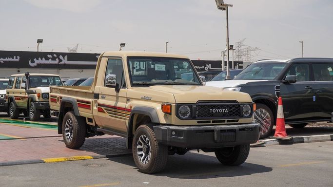 Новый Toyota Land Cruiser 70 Series Рестайлинг 2, 4.0 л, 2025 в Дубае от Atlantis Motors FZE Бежевый цвет. GCC | AUTO.AE | Объявление #266080