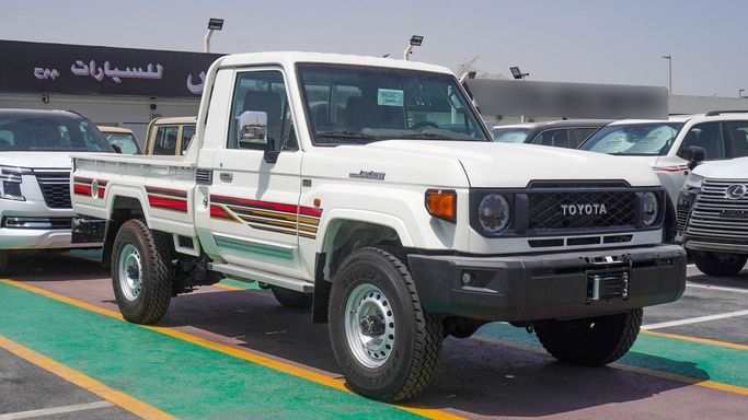 Новый Toyota Land Cruiser 70 Series Рестайлинг 2, 4.0 л, 2025 в Дубае от Atlantis Motors FZE Белый цвет. GCC | AUTO.AE | Объявление #266099