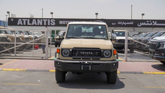 Новый Toyota Land Cruiser 70 Series Рестайлинг 2, 2.8 л, 2025 в Дубае от Atlantis Motors FZE Бежевый цвет. GCC | AUTO.AE | Объявление #266134