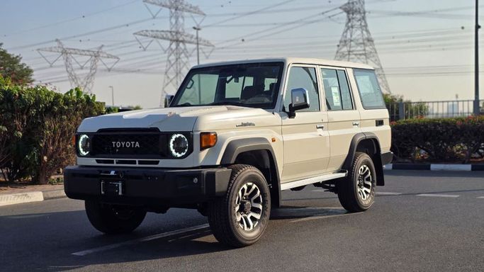 جديدة Toyota Land Cruiser 70 Series 70 Series Facelift 2, 2.8 l, 2025 في في دبي من STRADA MOTORS FZE، اللون أبيض. مواصفات الخليج | AUTO.AE | إعلان #266245