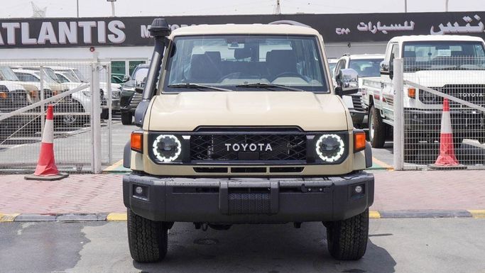 Новый Toyota Land Cruiser 70 Series Рестайлинг 2, 4.0 л, 2025 в Дубае от Atlantis Motors FZE Светло-коричневый цвет. GCC | AUTO.AE | Объявление #266284