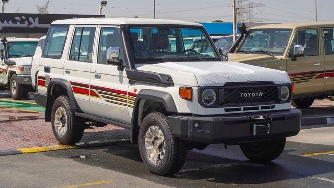 Новый Toyota Land Cruiser 70 Series Рестайлинг 2, 2.8 л, 2025 в Дубае от Atlantis Motors FZE Белый цвет. GCC | AUTO.AE | Объявление #266300