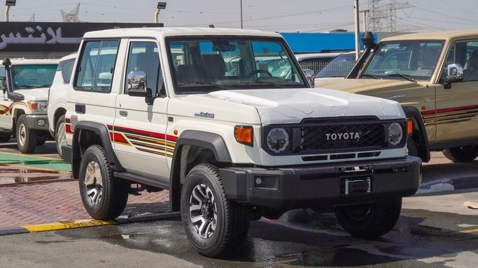 Новый Toyota Land Cruiser 70 Series Рестайлинг 2, 4.0 л, 2025 в Дубае от Atlantis Motors FZE Белый цвет. GCC | AUTO.AE | Объявление #266338