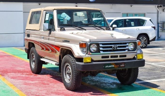 Подержанный Toyota Land Cruiser 70 Series, 4.5 л, 2007 в Дубае от Atlantis Motors FZE Бежевый цвет. GCC | AUTO.AE | Объявление #266469