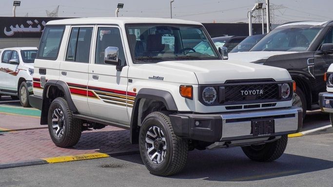 Новый Toyota Land Cruiser 70 Series Рестайлинг 2, 4.0 л, 2025 в Дубае от Atlantis Motors FZE Белый цвет. GCC | AUTO.AE | Объявление #266504