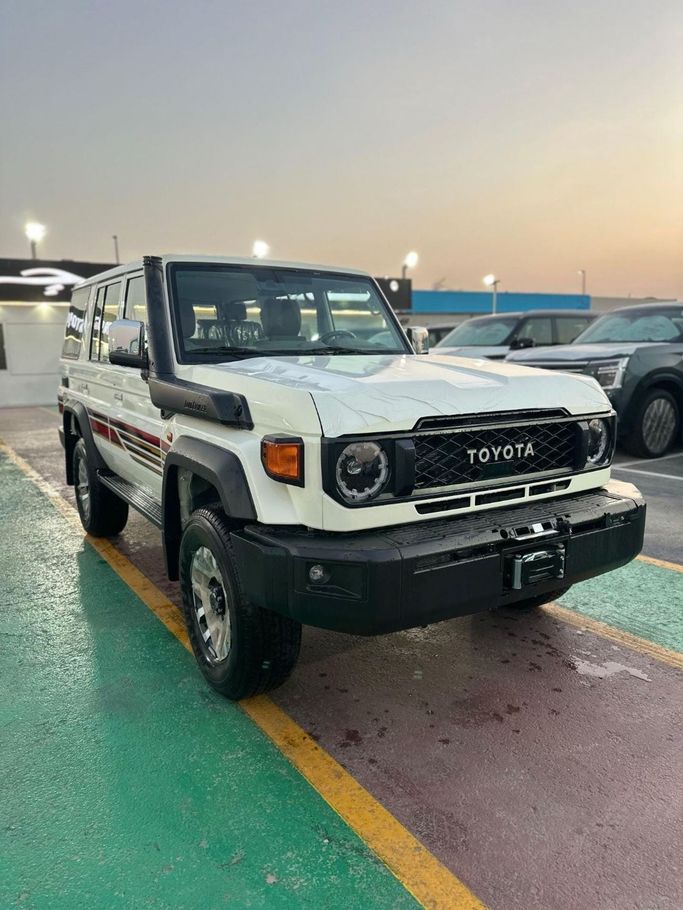 Новый Toyota Land Cruiser 70 Series Рестайлинг 2, 2.8 л, 2025 в Дубае от Atlantis Motors FZE Белый цвет. GCC | AUTO.AE | Объявление #266517