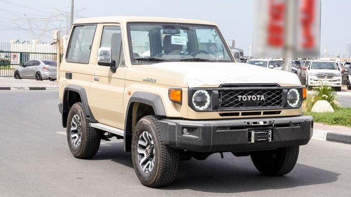 Новый Toyota Land Cruiser 70 Series Рестайлинг 2, 2.8 л, 2025 в Дубае от Atlantis Motors FZE Бежевый цвет. GCC | AUTO.AE | Объявление #266540