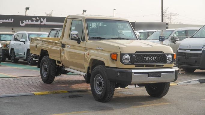 جديدة Toyota Land Cruiser 70 Series 70 Series Facelift 2, 4.0 l, 2025 في في دبي من Atlantis Motors FZE، اللون بيج. مواصفات الخليج | AUTO.AE | إعلان #266542