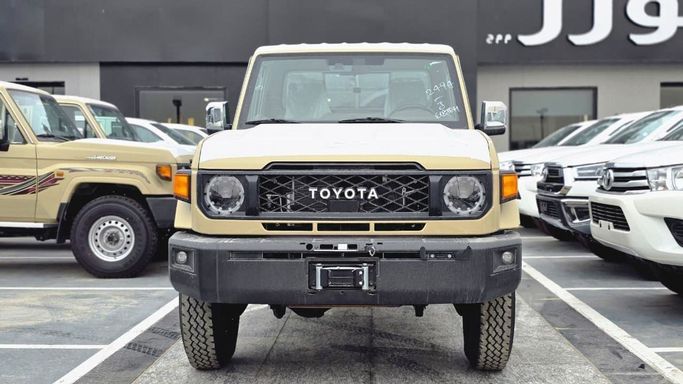 Новый Toyota Land Cruiser 70 Series Рестайлинг 2, 2.8 л, 2026 в Дубае от STRADA MOTORS FZE Бежевый цвет. GCC | AUTO.AE | Объявление #266587
