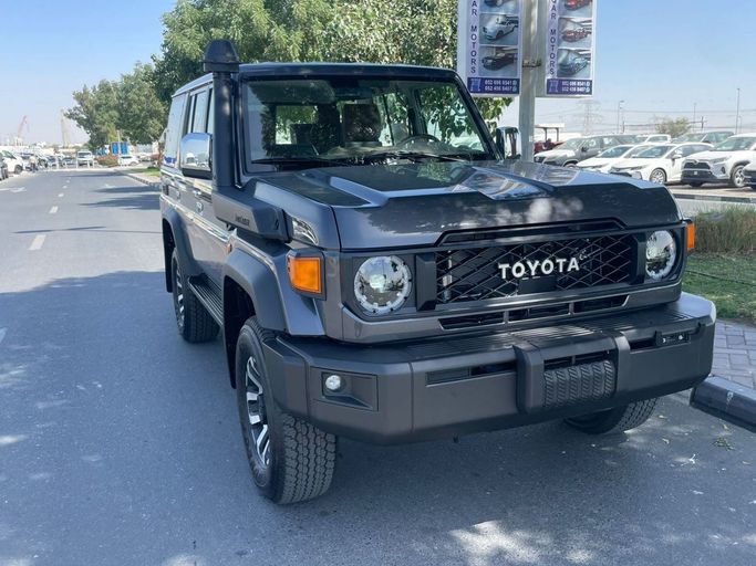 Новый Toyota Land Cruiser 70 Series Рестайлинг 2, 2.8 л, 2026 в Дубае от Atlantis Motors FZE Серый цвет. GCC | AUTO.AE | Объявление #266631