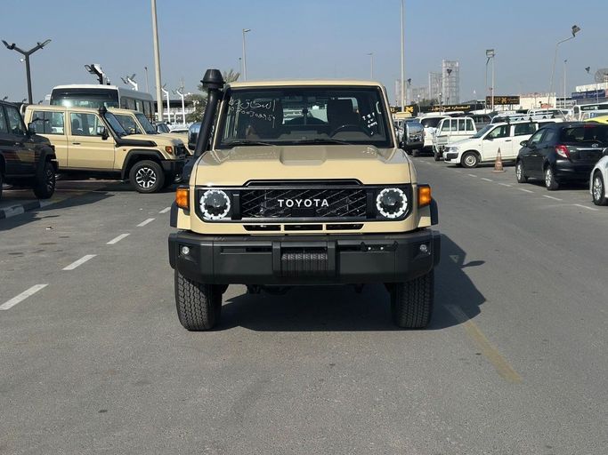 جديدة Toyota Land Cruiser 70 Series 70 Series Facelift 2, 4.0 l, 2026 في في دبي من Atlantis Motors FZE، اللون بيج. مواصفات الخليج | AUTO.AE | إعلان #266633
