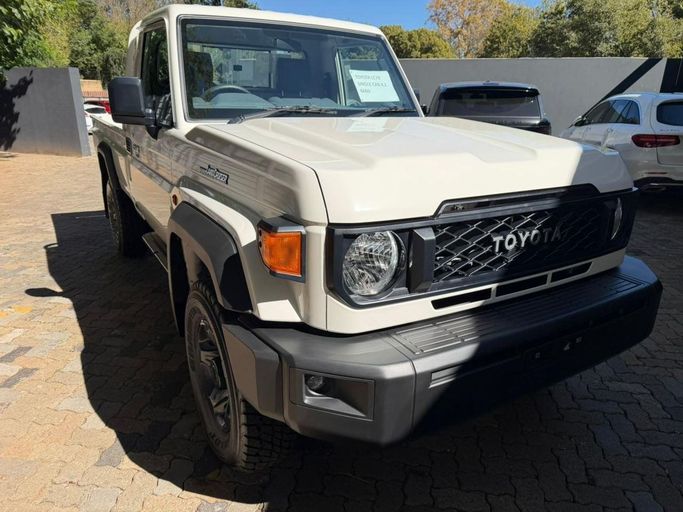 جديدة Toyota Land Cruiser 70 Series 70 Series Facelift 2, 4.2 l, 2025 في في دبي من Allied Motors، اللون أبيض. أخرى | AUTO.AE | إعلان #267250
