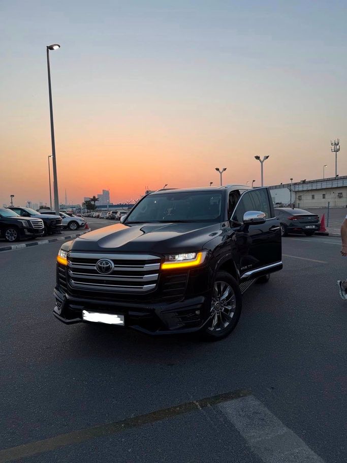Used Toyota Land Cruiser Twin Turbo 300 Series, 3.5 l, 2024 in Dubai, Black color. GCC Specs | AUTO.AE | Listing #267383