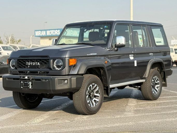 جديدة Toyota Land Cruiser 70 Series 70 Series Facelift 2, 4.0 l, 2026 في في دبي من World Center Motors FZE، اللون أسود. مواصفات الخليج | AUTO.AE | إعلان #267666