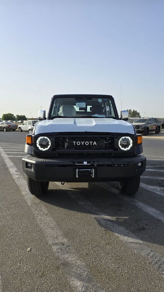 جديدة Toyota Land Cruiser 70 Series 70 Series Facelift 2, 4.0 l, 2026 في في دبي من World Center Motors FZE، اللون أسود. مواصفات الخليج | AUTO.AE | إعلان #267677