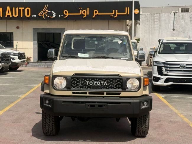 Новый Toyota Land Cruiser 70 Series Рестайлинг 2, 4.0 л, 2026 в Дубае от AL REEM AUTO Бежевый цвет.  | AUTO.AE | Объявление #268839