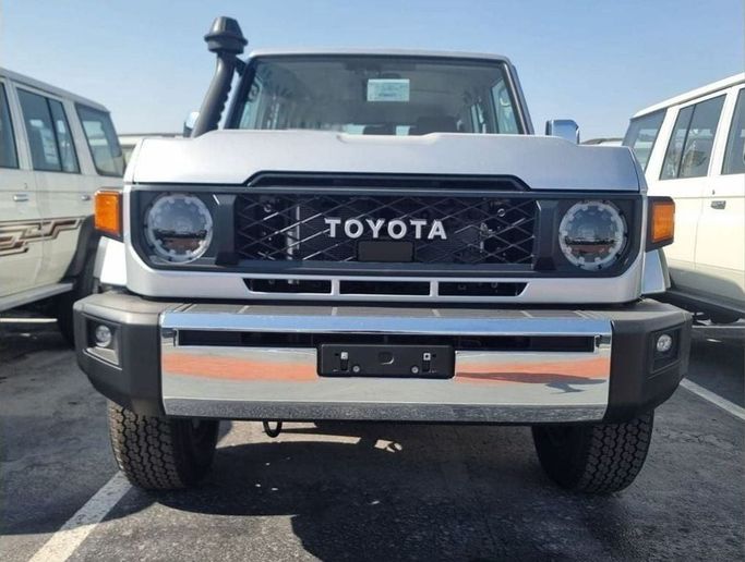 جديدة Toyota Land Cruiser 70 Series 70 Series Facelift 2, 4.0 l, 2024 في في دبي من Mercury Global FZCO، اللون فضي. مواصفات الخليج | AUTO.AE | إعلان #268896
