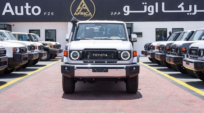 Новый Toyota Land Cruiser 70 Series Рестайлинг 2, 4.0 л, 2026 в Дубае от Africa Auto FZE Серебристый цвет. GCC | AUTO.AE | Объявление #269116