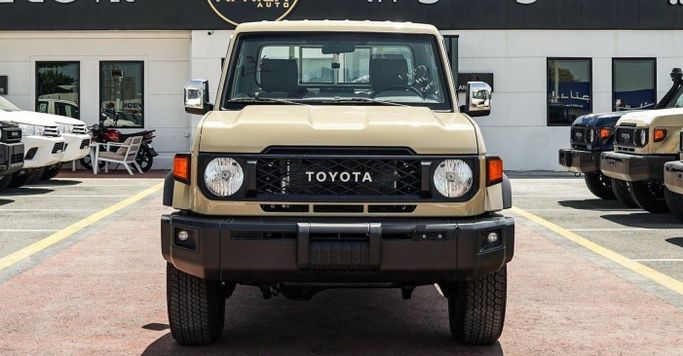 Новый Toyota Land Cruiser 70 Series Рестайлинг 2, 4.0 л, 2025 в Дубае от Africa Auto FZE Бежевый цвет. GCC | AUTO.AE | Объявление #269132