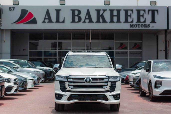 Новый Toyota Land Cruiser 300 Series, 4.0 л, 2026 в Дубае от Albakheet Motors Белый цвет. GCC | AUTO.AE | Объявление #269168