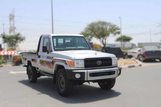 Подержанный Toyota Land Cruiser 70 Series Рестайлинг 1, 4.2 л, 2010 в Дубае от Power Wagon Motors Серый цвет. GCC | AUTO.AE | Объявление #269696